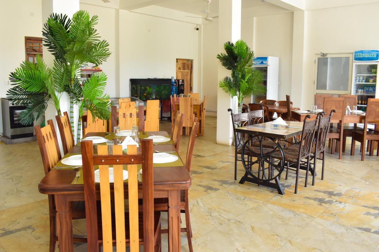 Mallika Resort Triquinimale Exterior foto